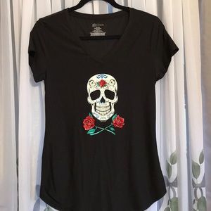 SALE! Brand New!! 💀Skull & Roses 🌹 T-shirt.